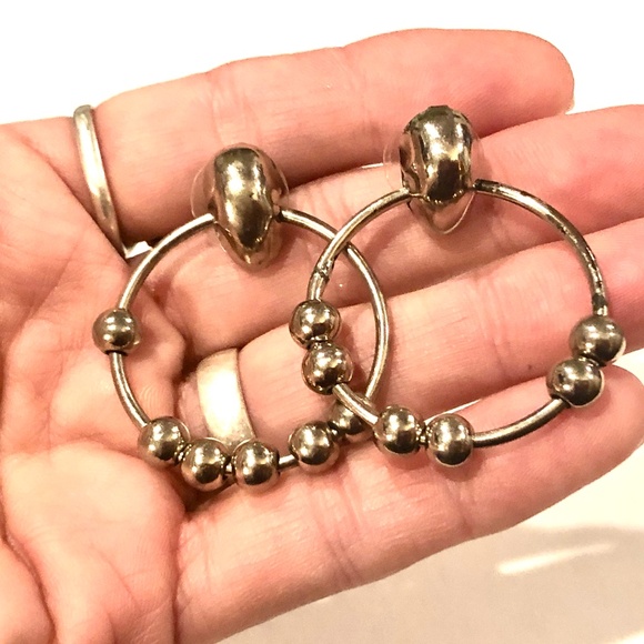 3/$32 VTG 80s Polished Silver Metal Beaded Door Knocker Hoops Pierced Earrings - Picture 6 of 11